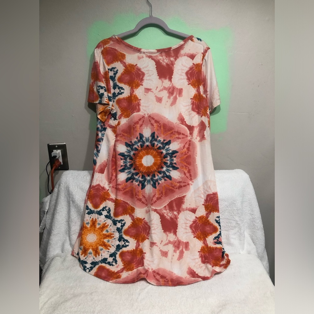 Kaleidoscope pattern tie dye nightgown - Picture 2 of 4